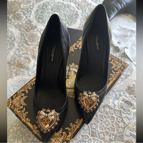 Reserved Please don’t buy/ Elegant Black Designer Women's Pumps - Picture 2 of 5